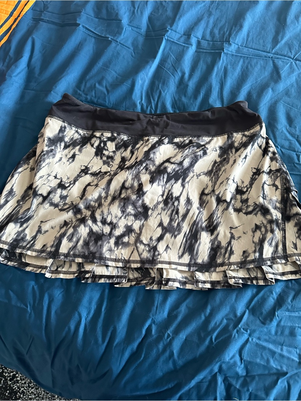 lululemon athletica Black and Ivory Tie-Dye Mini Skort